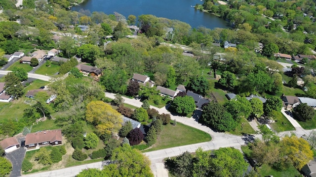 1092 Aberdeen Ln, Mundelein, IL 60060 - aerial view of property and surrounding area featuring a large body of water