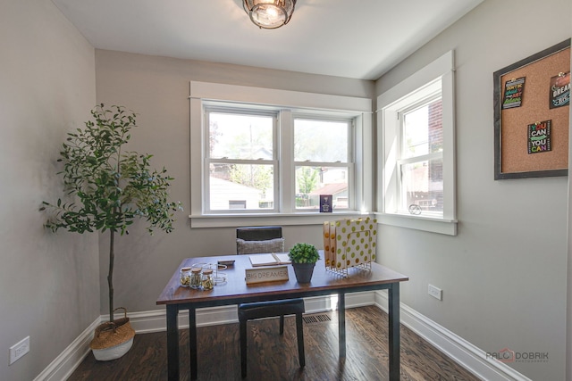 842 Mapleton Ave, Oak Park, IL 60302 - office area featuring wood finished floors and baseboards