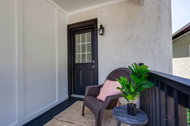 842 Mapleton Ave, Oak Park, IL 60302 - view of exterior entry with stucco siding and a balcony