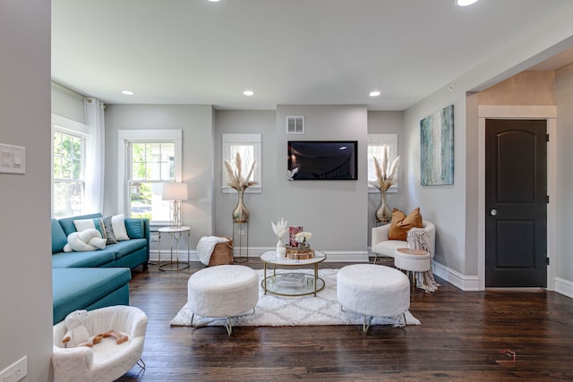 842 Mapleton Ave, Oak Park, IL 60302 - living area with wood finished floors, recessed lighting, and baseboards