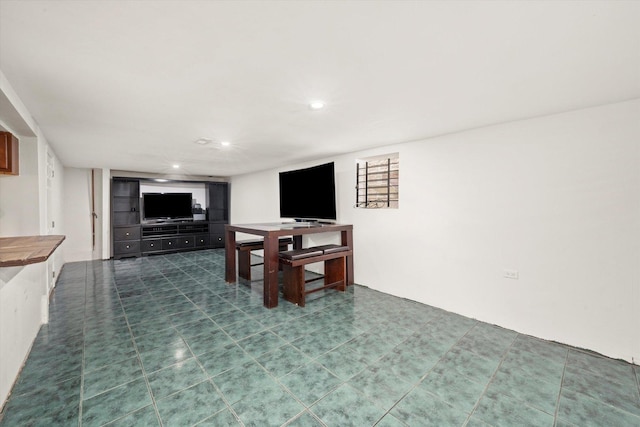 living room featuring recessed lighting