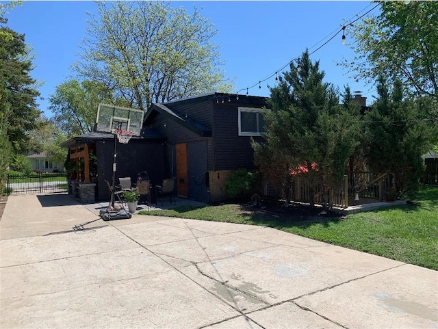 8632 New England Ave, Burbank, IL 60459 - view of front of home with a patio