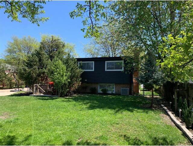 8632 New England Ave, Burbank, IL 60459 - view of patio / terrace featuring outdoor dining space and a ceiling fan