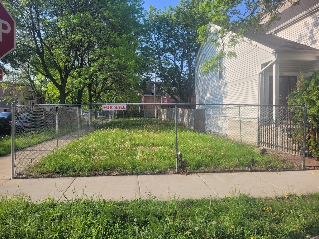 2735 W 16th St, Chicago, IL 60608