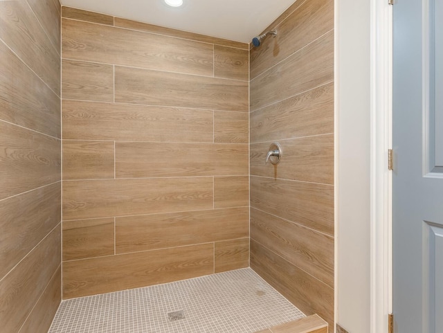 1331 W 112th St, Chicago, IL 60643 - bathroom featuring tiled shower