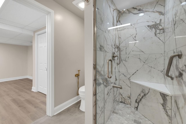 471 Stagecoach, Glen Ellyn, IL 60137 - bathroom with a marble finish shower, toilet, and baseboards