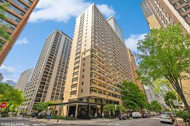 850 N Dewitt Pl Unit 18A, Chicago, IL 60611 - photo 1