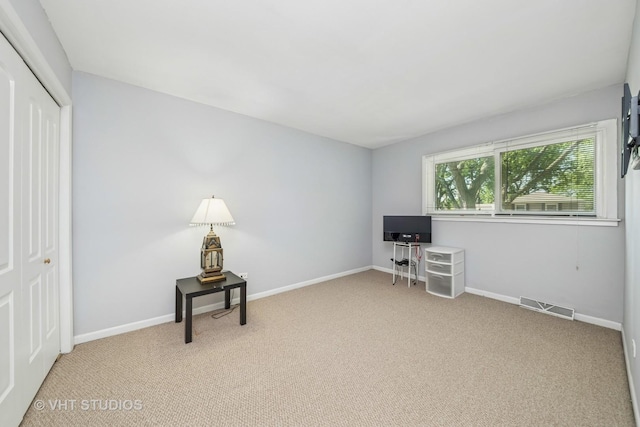 1826 E Tano Ln, Mount Prospect, IL 60056 - unfurnished office featuring light carpet and baseboards