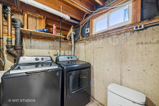 1826 E Tano Ln, Mount Prospect, IL 60056 - washroom featuring washer and clothes dryer
