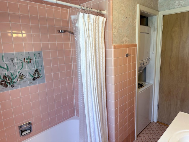 6600 N Kenton Ave, Lincolnwood, IL 60712 - full bath featuring stacked washer / drying machine and shower / tub combo