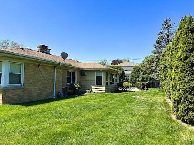 6600 N Kenton Ave, Lincolnwood, IL 60712 - view of yard