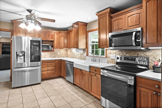 19423 Lakeside Ln, Bloomington, IL 61705 - kitchen with stainless steel appliances, a sink, a ceiling fan, light countertops, and backsplash