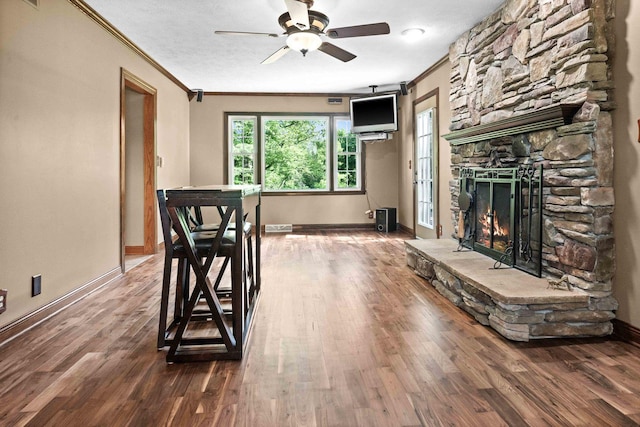 19423 Lakeside Ln, Bloomington, IL 61705 - living room featuring ornamental molding, wood finished floors, ceiling fan, and baseboards