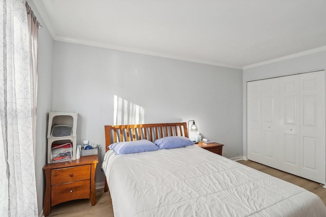 35634 N Greenleaf Ave, Ingleside, IL 60041 - bedroom with wood finished floors, crown molding, a closet, and baseboards