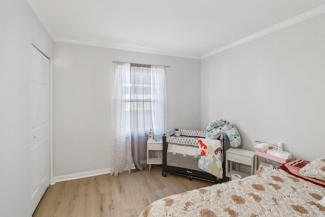 35634 N Greenleaf Ave, Ingleside, IL 60041 - bedroom with wood finished floors, ornamental molding, and baseboards