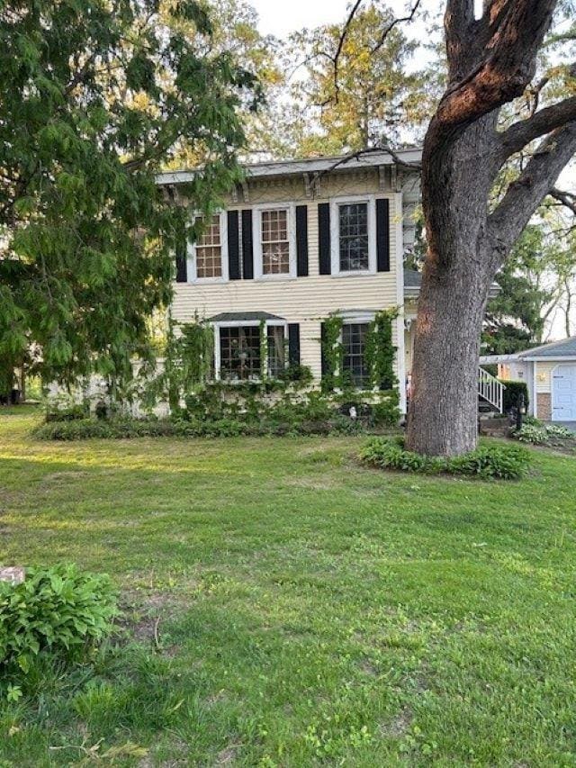141 E River St, Rockton, IL 61072 - view of front of property featuring a front yard