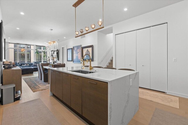 2773 N Hampden Ct Unit Ph03, Chicago, IL 60614 - kitchen with modern cabinets, open floor plan, a kitchen island with sink, light wood-style flooring, and recessed lighting
