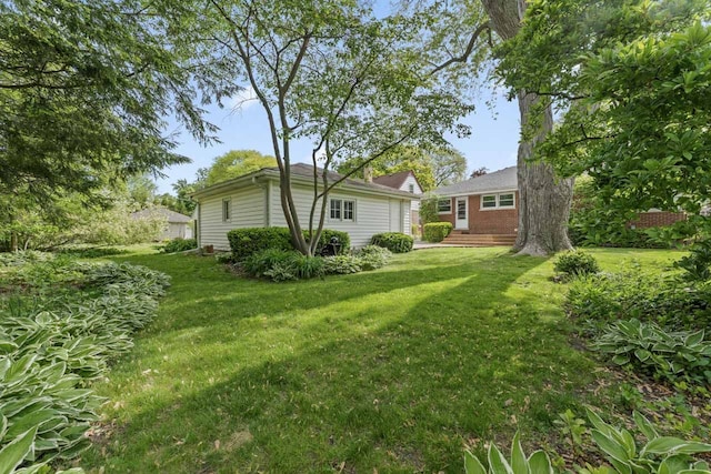 202 N Elmhurst Ave, Mount Prospect, IL 60056 - view of grassy yard