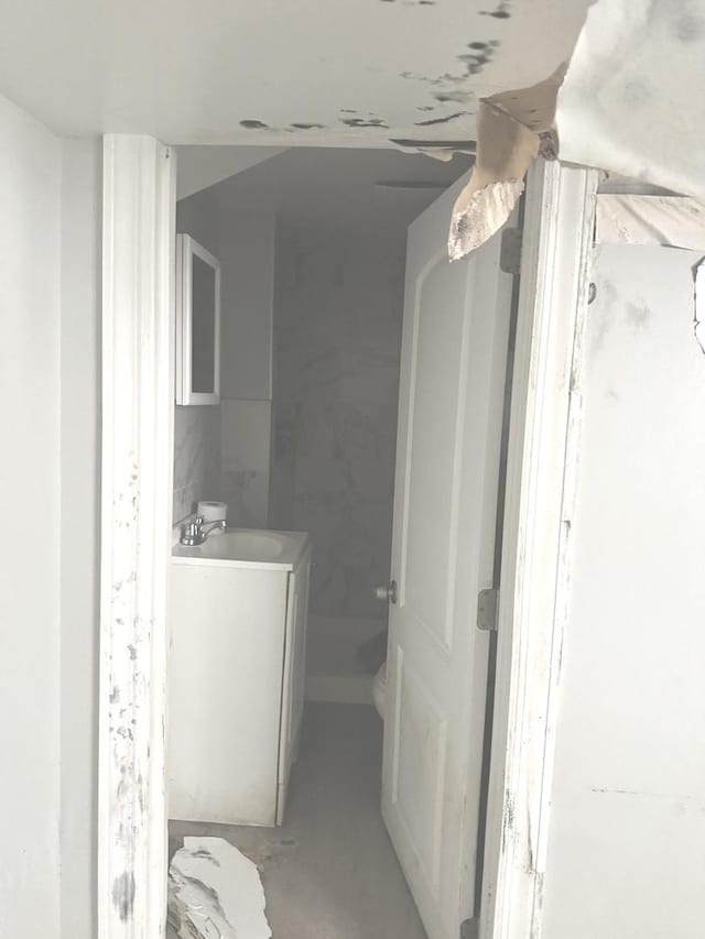 701 E 89th Pl, Chicago, IL 60619 - bathroom featuring vanity