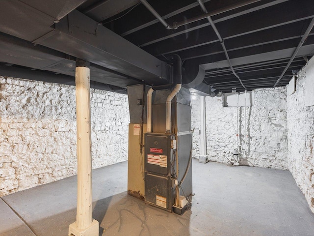 426 Reed St, Pecatonica, IL 61063 - unfinished below grade area with heating unit