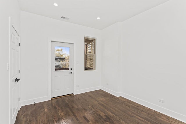 6610 S Saint Lawrence Ave, Chicago, IL 60637 - entryway featuring baseboards, dark wood-type flooring, and recessed lighting