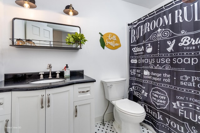 340 S Francis St, Braidwood, IL 60408 - bathroom with vanity, toilet, baseboards, and curtained shower
