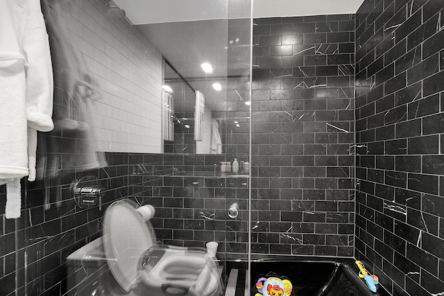 1440 N Lake Shore Dr Unit 4Bd, Chicago, IL 60610 - bathroom featuring tiled shower