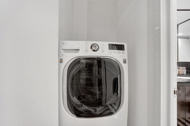 1440 N Lake Shore Dr Unit 4Bd, Chicago, IL 60610 - washroom with washer / dryer