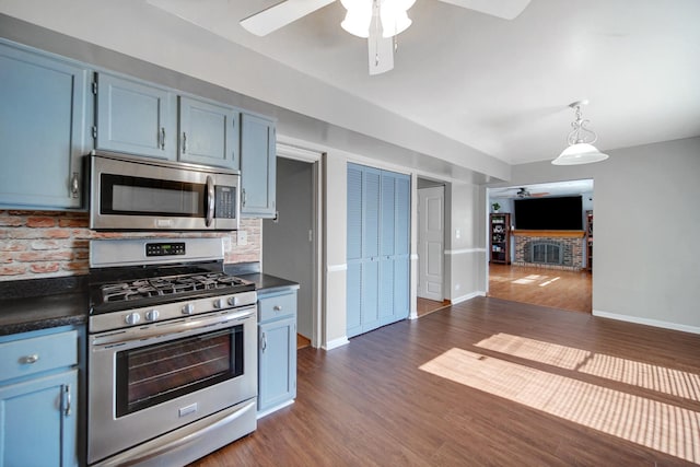 706 Shining Water Dr, Carol Stream, IL 60188 - kitchen featuring stainless steel appliances, a ceiling fan, dark countertops, and dark wood-type flooring