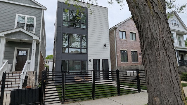 view of front facade featuring a fenced front yard and a gate