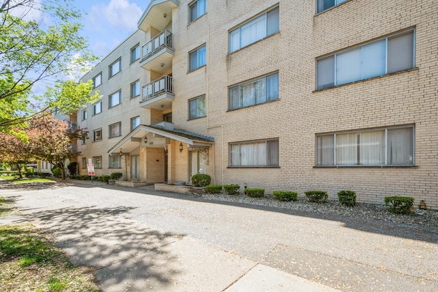 5251 W Galitz St Unit 309, Skokie, IL 60077 - view of apartment building / complex