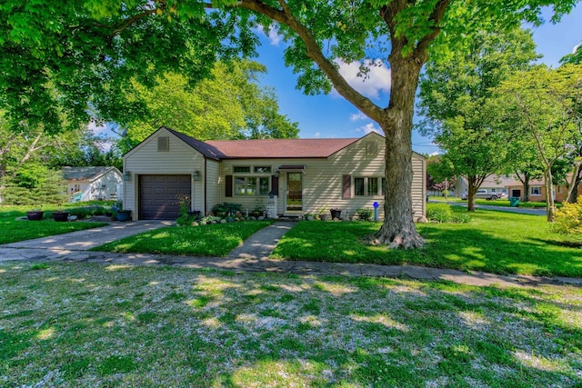 606 E Houghton St, Tuscola, IL 61953 - ranch-style house featuring a garage, driveway, and a front lawn