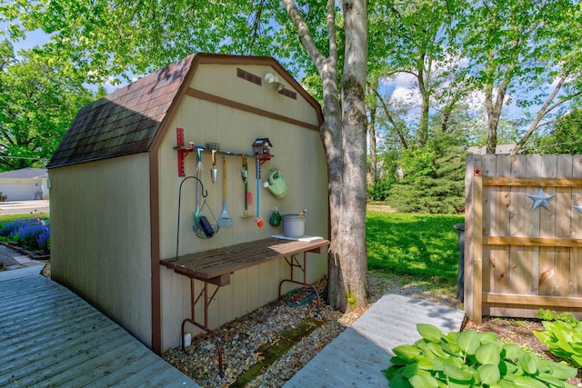 606 E Houghton St, Tuscola, IL 61953 - view of outdoor structure with an outbuilding