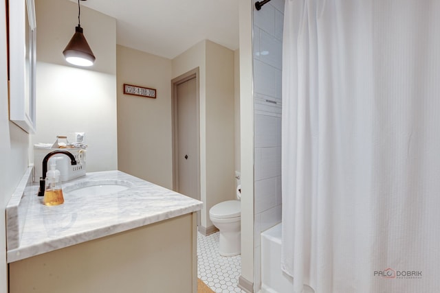 5045 S Rd, Gurnee, IL 60031 - full bathroom featuring vanity, toilet, and shower / bath combination with curtain