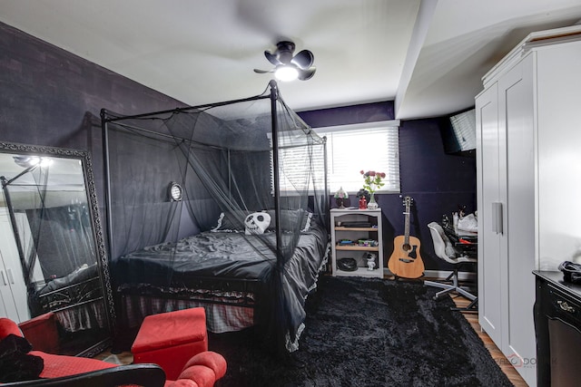 5045 S Rd, Gurnee, IL 60031 - bedroom featuring a ceiling fan