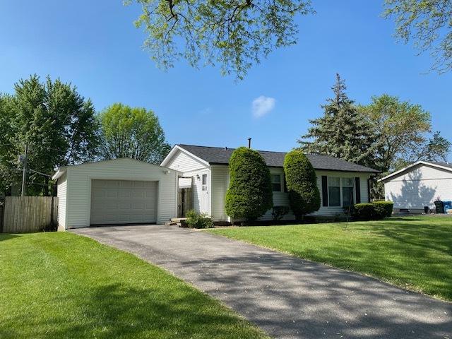 950 Arlon Rd, Aurora, IL 60506 - single story home featuring a detached garage