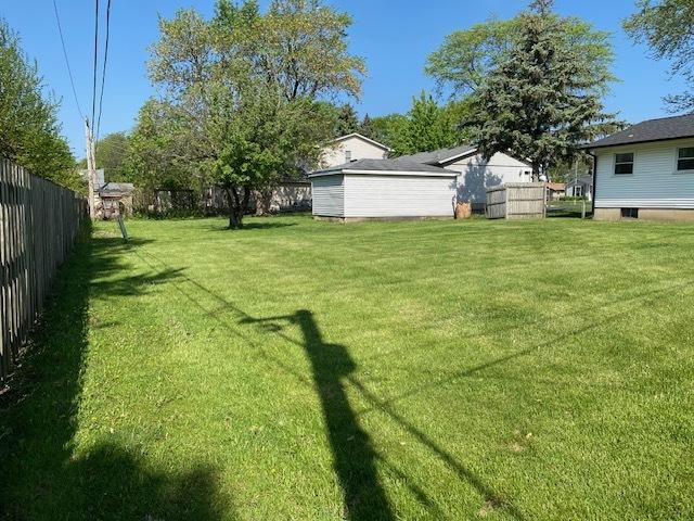 950 Arlon Rd, Aurora, IL 60506 - view of yard