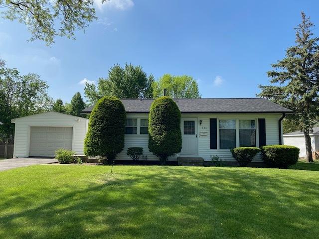 950 Arlon Rd, Aurora, IL 60506 - single story home featuring a front yard and a garage
