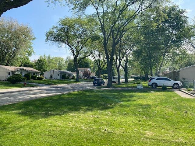 950 Arlon Rd, Aurora, IL 60506 - view of grassy yard with a residential view
