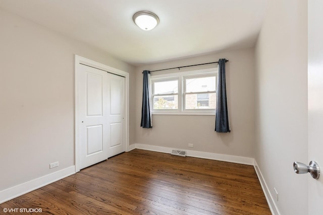 8128 N Odell Ave, Niles, IL 60714 - unfurnished bedroom featuring wood finished floors, baseboards, and a closet