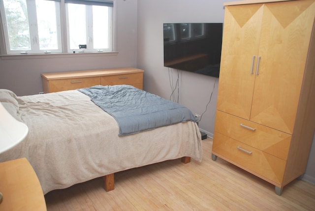 735 Lamon Ave, Wilmette, IL 60091 - bedroom featuring light wood-type flooring