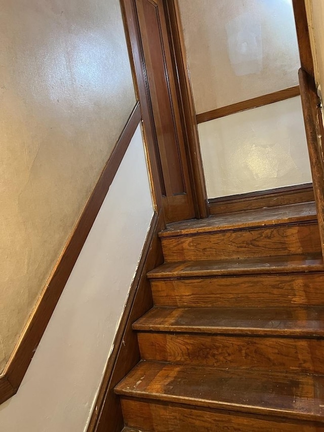 3423 N Tripp Ave, Chicago, IL 60641 - view of staircase