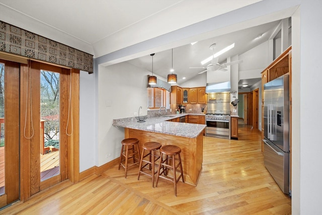 16608 W 135th St, Lemont, IL 60439 - kitchen with high end appliances, a sink, a peninsula, lofted ceiling, and light wood finished floors