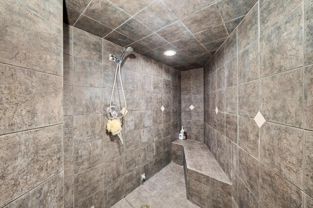 16608 W 135th St, Lemont, IL 60439 - bathroom featuring tiled shower and recessed lighting