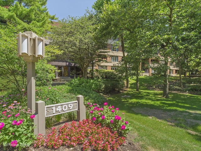1409 Burr Oak Rd Unit 109A, Hinsdale, IL 60521 - view of home's community with a yard
