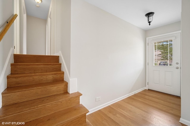 521 N Greenwood Dr, Palatine, IL 60074 - staircase featuring wood finished floors and baseboards