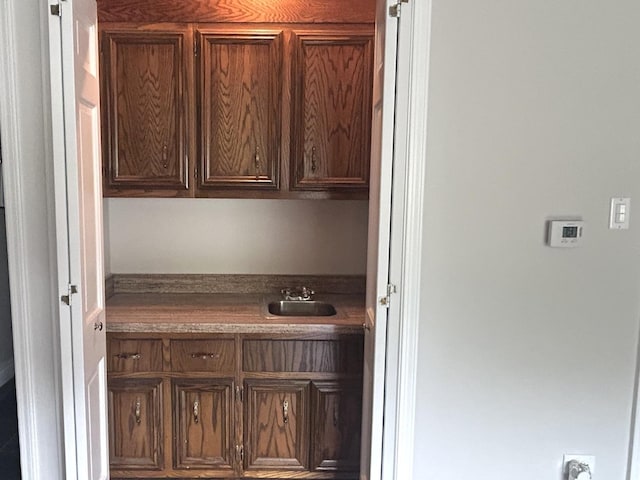 1402 Berry Ln, Flossmoor, IL 60422 - bar with a sink