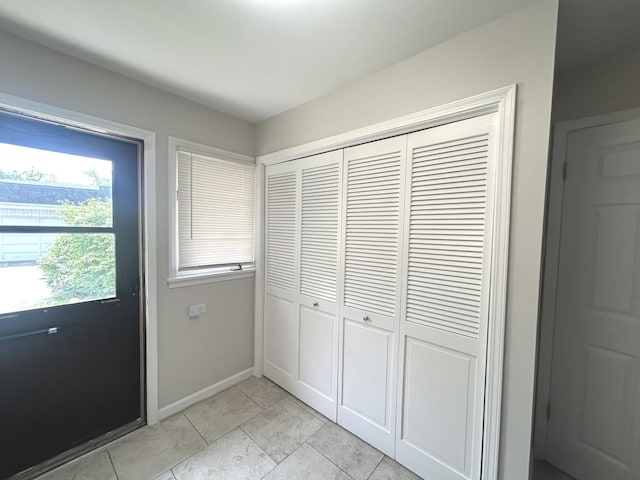 1402 Berry Ln, Flossmoor, IL 60422 - entryway featuring baseboards and light tile patterned floors