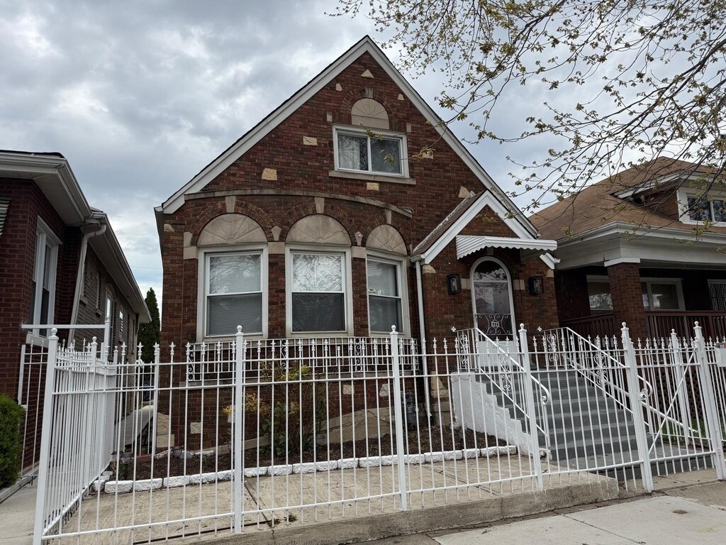 6333 S Mozart St, Chicago, IL 60629 - photo 1