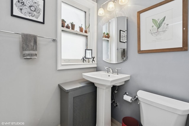 4940 S E End Ave Unit 17A, Chicago, IL 60615 - half bathroom with toilet